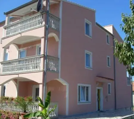 In Mit Grill Und Terrasse Apartament Fažana