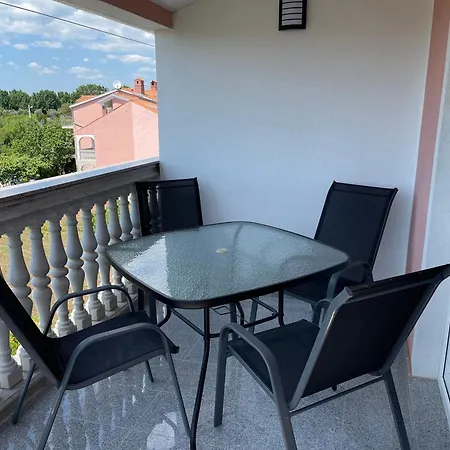 In Mit Grill Und Terrasse *